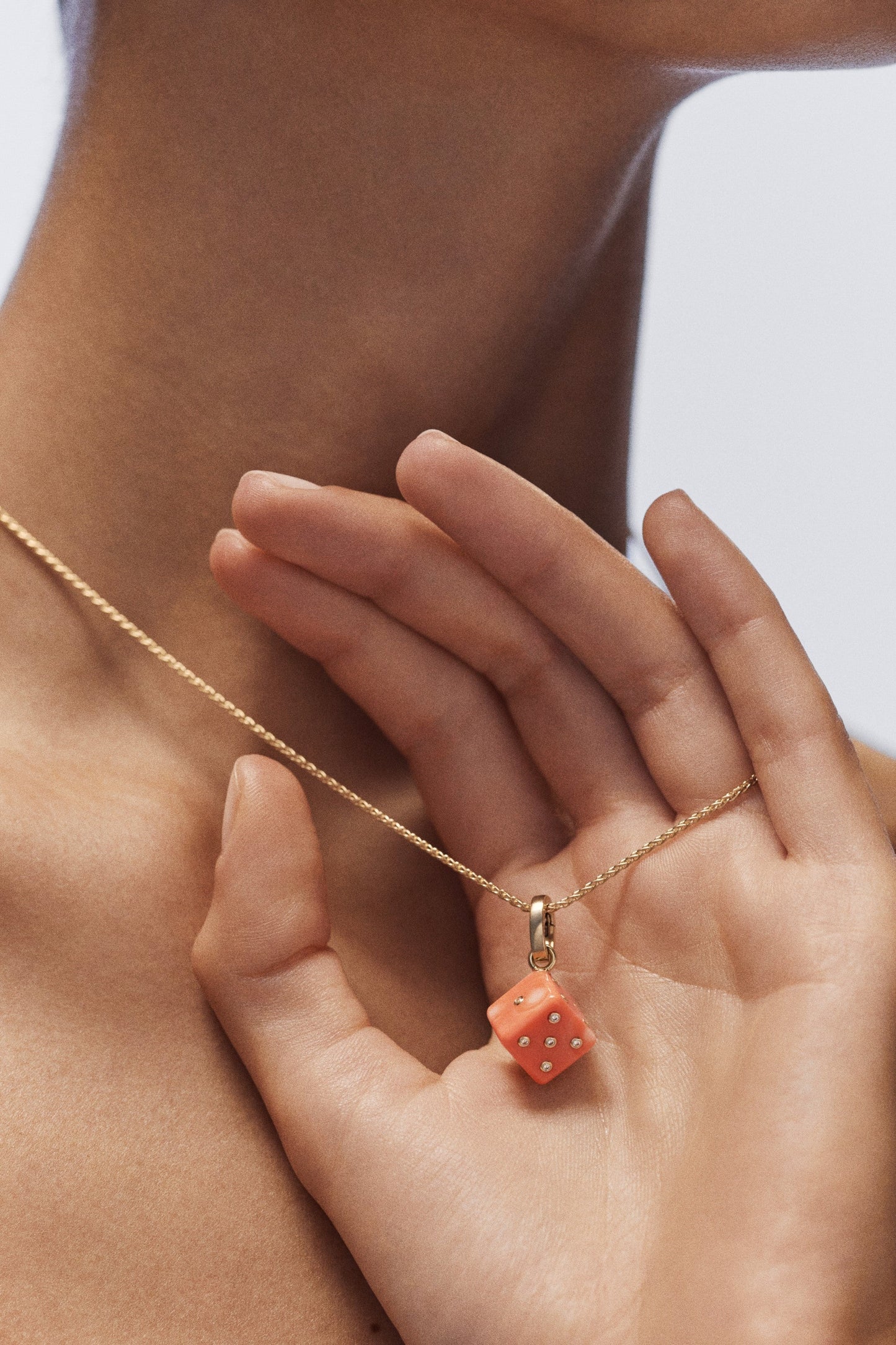 Dado Coral charm 11mm