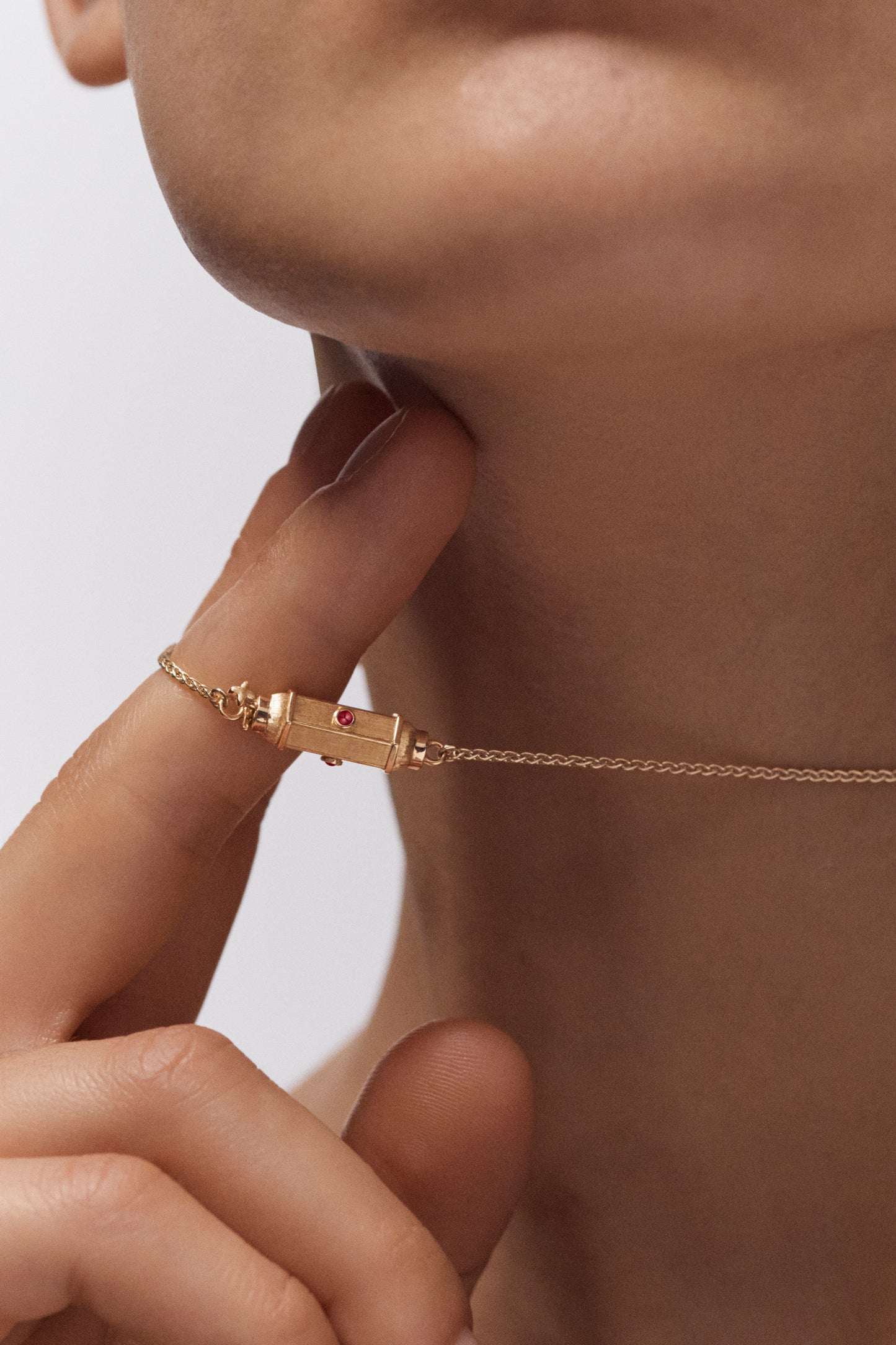 Collier Micro Locket Coco Rubis