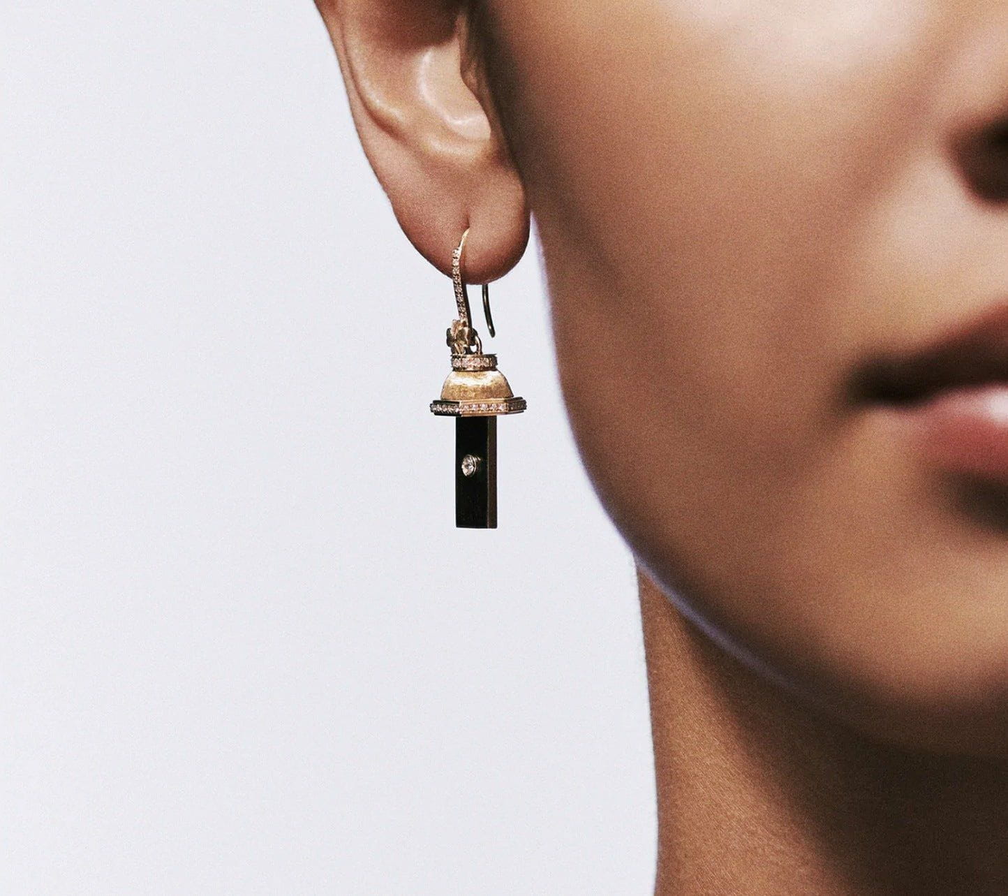 Ebony bell earring - Marie Lichtenberg