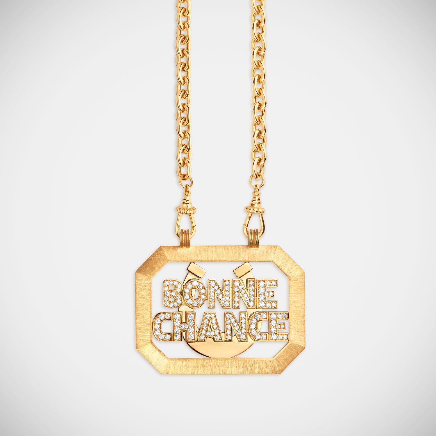 Marie Lichtenberg Staging Scapulaires Bonne Chance scapular