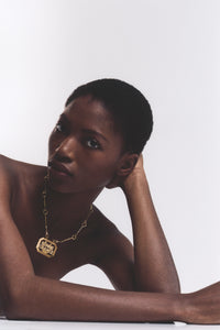 Marie Lichtenberg Staging Scapulaires Bonne Chance scapular