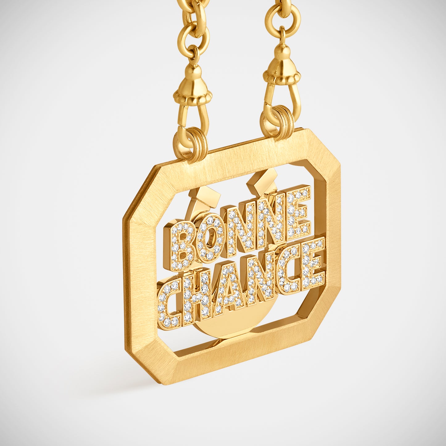 Marie Lichtenberg Staging Scapulaires Bonne Chance scapular