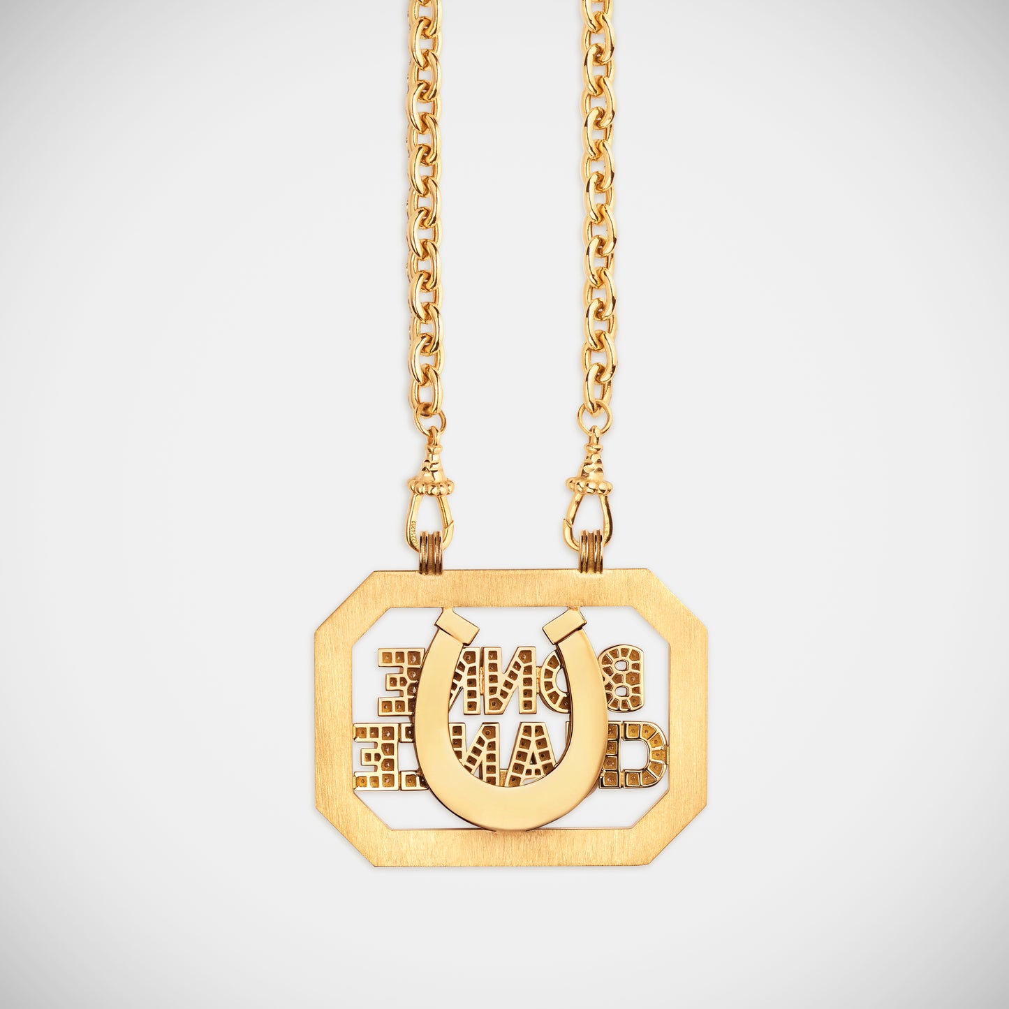 Marie Lichtenberg Staging Scapulaires Bonne Chance scapular