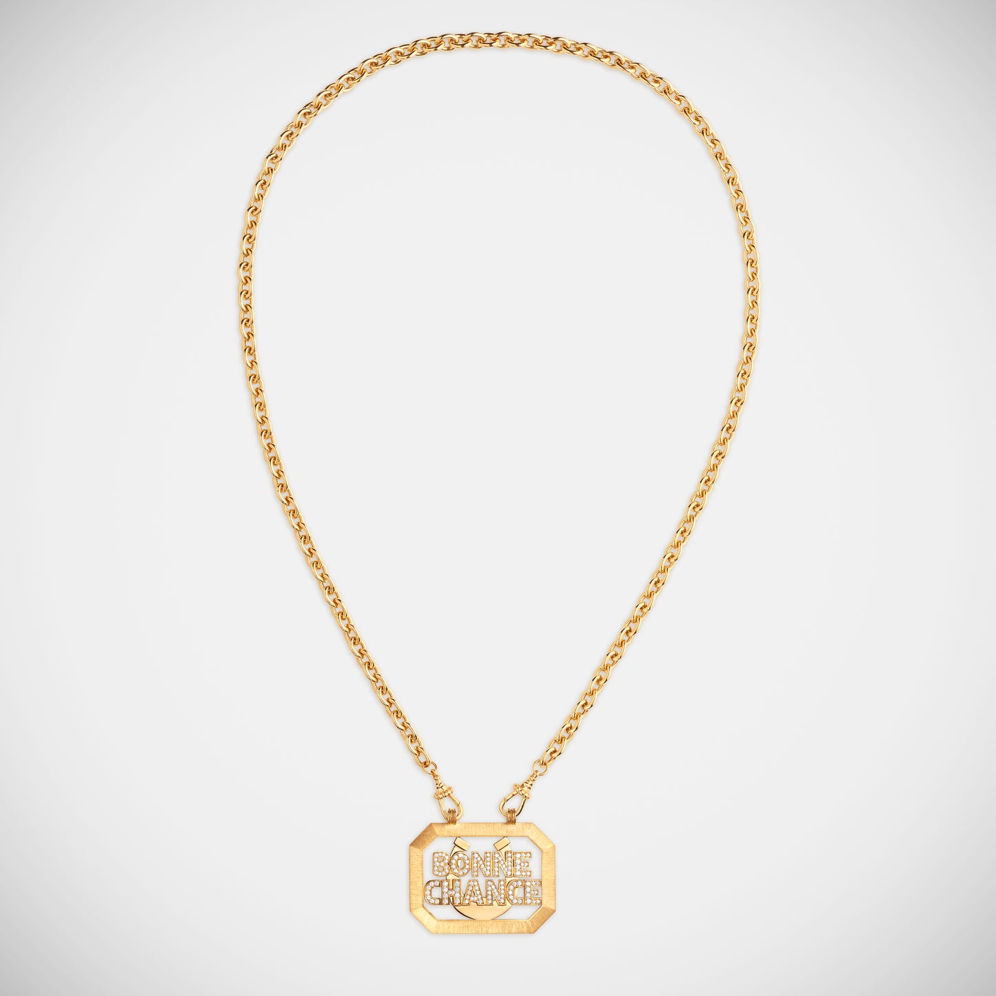 Marie Lichtenberg Staging Scapulaires Bonne Chance scapular