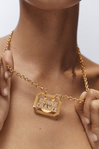 Marie Lichtenberg Staging Scapulaires Bonne Chance scapular