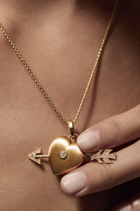 Marie Lichtenberg Staging Charm Coeur percé charm