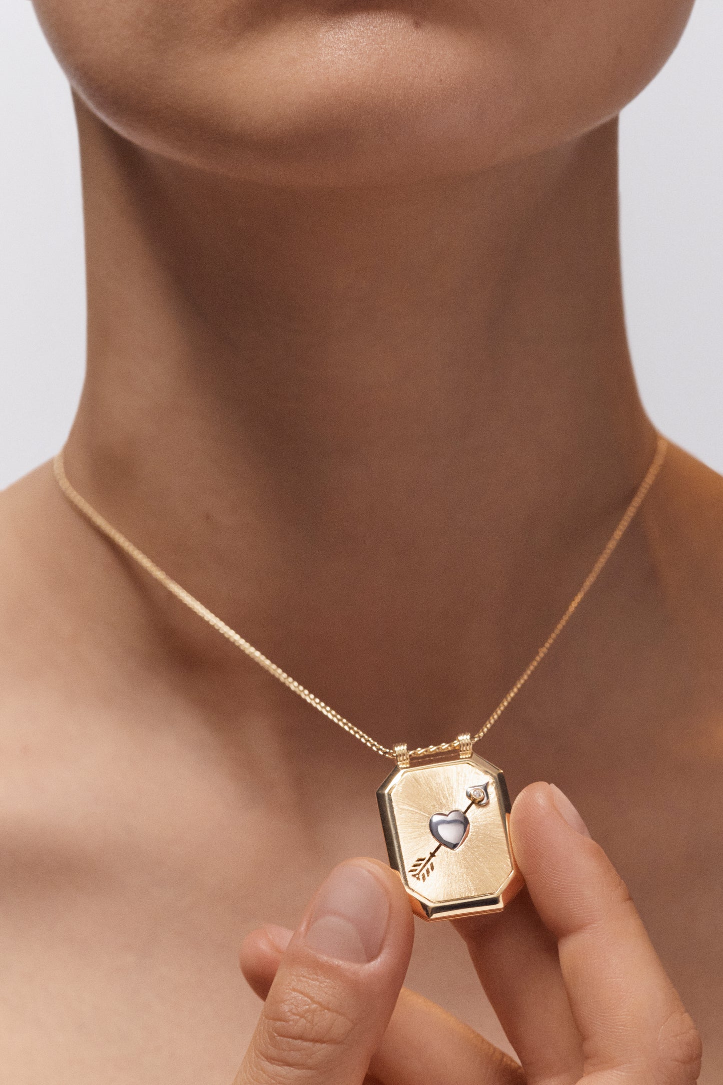 Marie Lichtenberg Staging Scapulaires Coeur percé Scapular