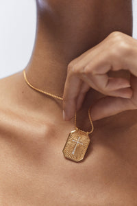 Marie Lichtenberg Staging Scapulaires Cross Scapular