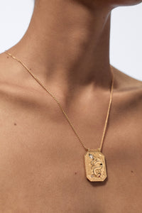 Marie Lichtenberg Staging Scapulaires Dragon Gold Scapular