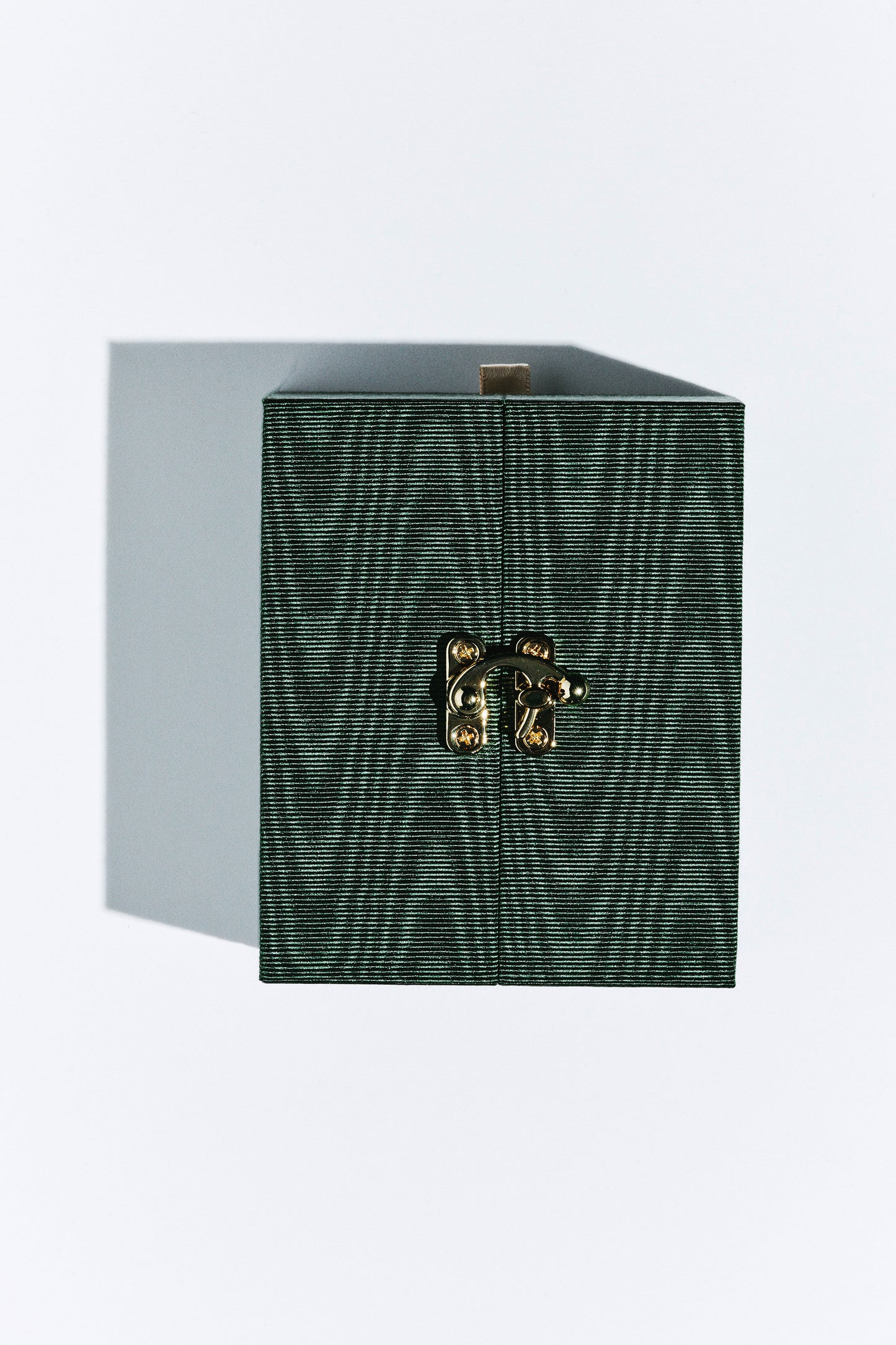 Marie Lichtenberg Staging Scapulaires Gold mini scapular