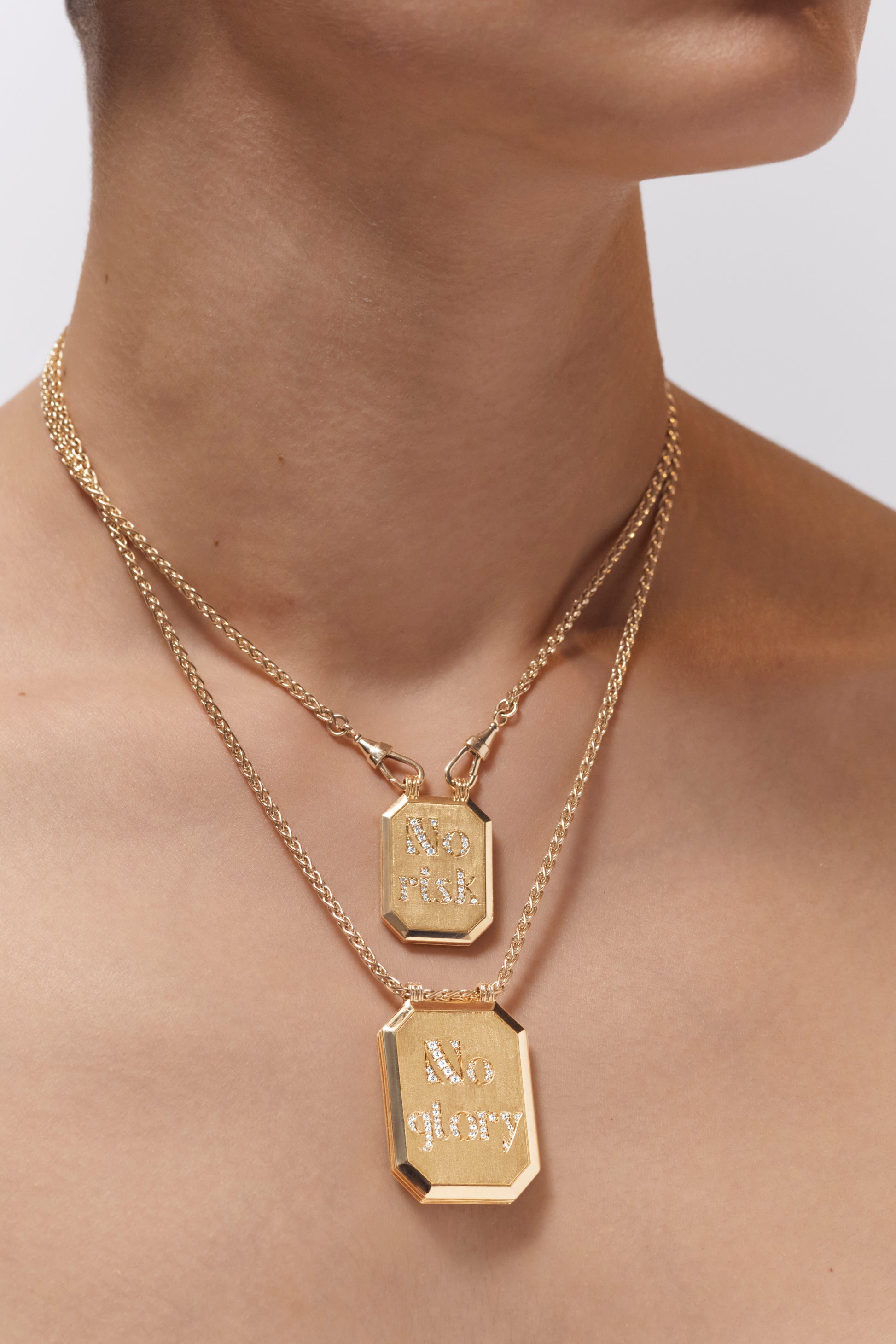 Marie Lichtenberg Staging Scapulaires No risk no glory double scapular