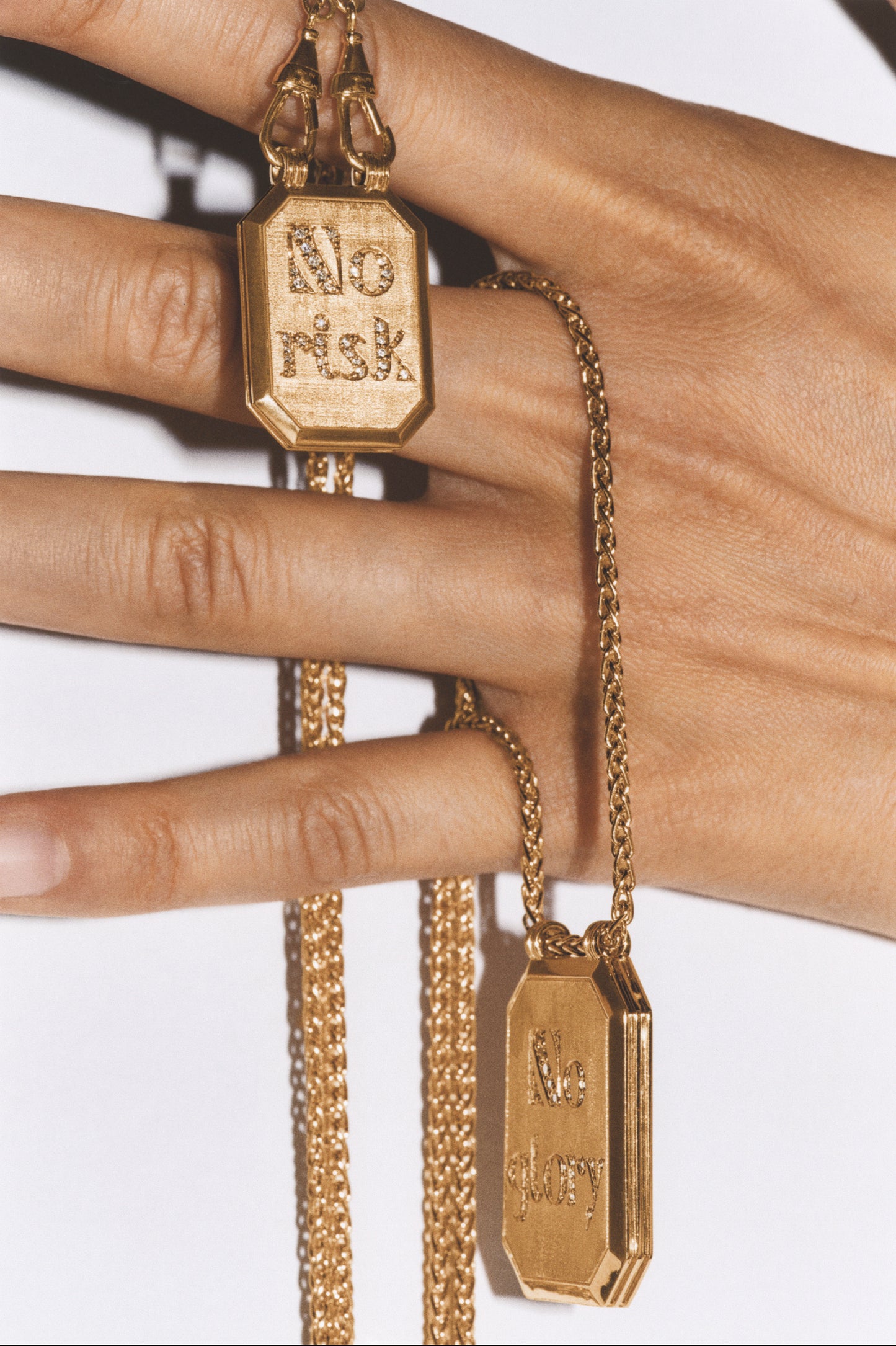 Marie Lichtenberg Staging Scapulaires No risk no glory double scapular