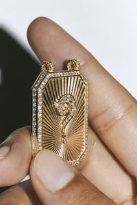 Marie Lichtenberg Staging Scapulaires Would you marry me Scapular